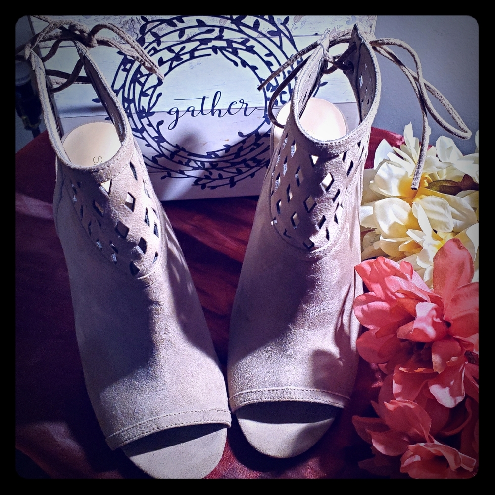 Shoe Dazzle Suede Block Heeled